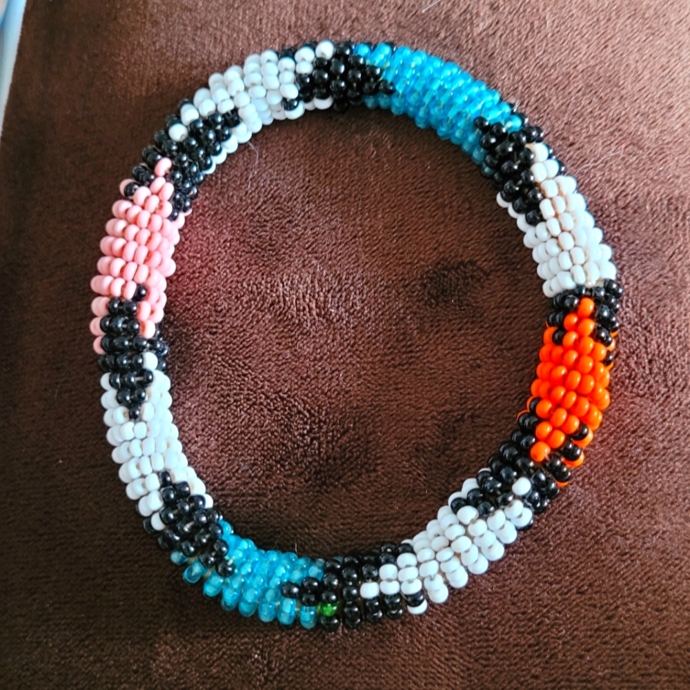 🌼2/$12 Beaded multicolor bangle